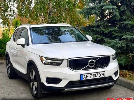 Белый Вольво XC40, объемом двигателя 2 л и пробегом 37 тыс. км за 26500 $, фото 1 на Automoto.ua