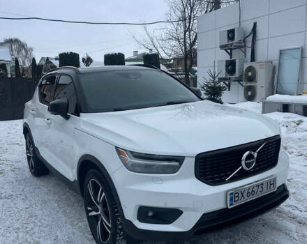 Белый Вольво XC40, объемом двигателя 1.97 л и пробегом 172 тыс. км за 32000 $, фото 1 на Automoto.ua