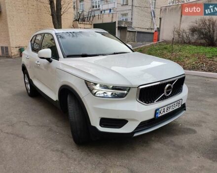 Белый Вольво XC40, объемом двигателя 1.97 л и пробегом 55 тыс. км за 23200 $, фото 1 на Automoto.ua
