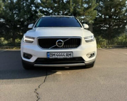 Белый Вольво XC40, объемом двигателя 1.97 л и пробегом 99 тыс. км за 34500 $, фото 1 на Automoto.ua