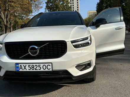Вольво XC40 2020 в Харькове на Automoto.ua Белый Вольво XC40, объемом двигателя 1.97 л и пробегом 4 тыс. км за 29900 $, фото 1 на Automoto.ua