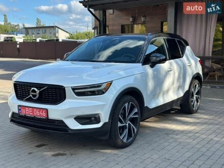 Белый Вольво XC40, объемом двигателя 1.97 л и пробегом 195 тыс. км за 22199 $, фото 1 на Automoto.ua