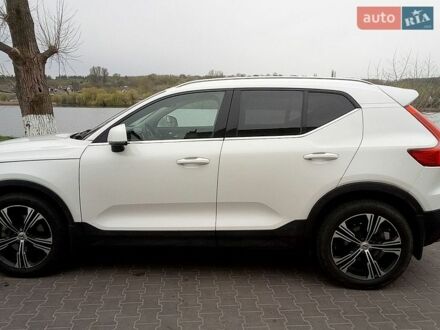 Білий Вольво XC40, об'ємом двигуна 1.97 л та пробігом 83 тис. км за 24100 $, фото 1 на Automoto.ua