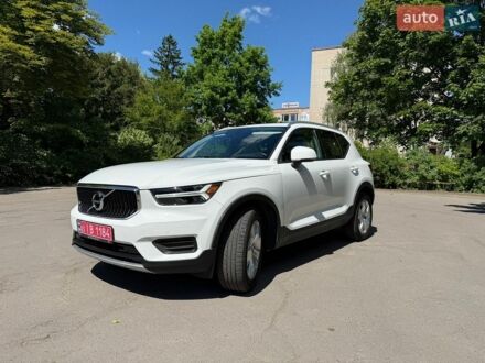 Белый Вольво XC40, объемом двигателя 2 л и пробегом 130 тыс. км за 24900 $, фото 1 на Automoto.ua