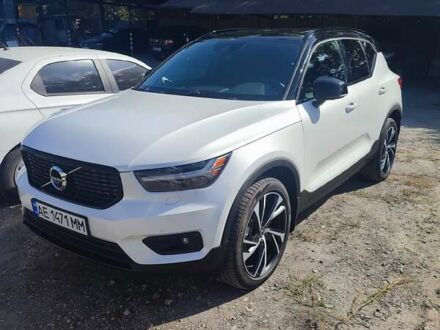Вольво XC40 2020 в Днепре (Днепропетровске) на Automoto.ua Белый Вольво XC40, объемом двигателя 1.97 л и пробегом 3 тыс. км за 34000 $, фото 1 на Automoto.ua