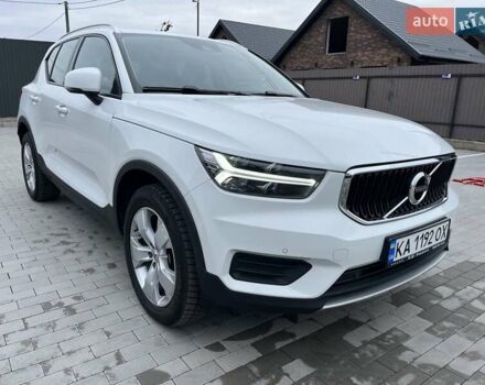 Вольво XC40 2021 в Киеве на Automoto.ua Белый Вольво XC40, объемом двигателя 1.48 л и пробегом 72 тыс. км за 28500 $, фото 1 на Automoto.ua