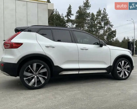 Белый Вольво XC40, объемом двигателя 0 л и пробегом 60 тыс. км за 24500 $, фото 1 на Automoto.ua
