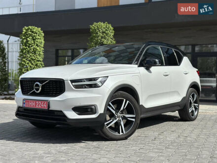 Вольво XC40 2021 в Киеве на Automoto.ua Белый Вольво XC40, объемом двигателя 1.5 л и пробегом 50 тыс. км за 34900 $, фото 1 на Automoto.ua