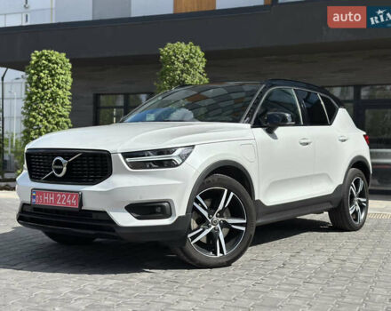 Белый Вольво XC40, объемом двигателя 1.5 л и пробегом 50 тыс. км за 34900 $, фото 1 на Automoto.ua