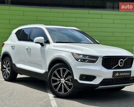 Білий Вольво XC40, об'ємом двигуна 1.97 л та пробігом 36 тис. км за 25999 $, фото 1 на Automoto.ua