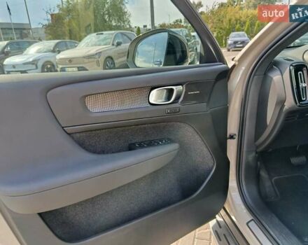 Бежевий Вольво XC40, об'ємом двигуна 1.97 л та пробігом 4 тис. км за 45800 $, фото 21 на Automoto.ua