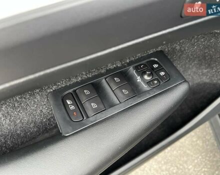 Черный Вольво XC40, объемом двигателя 1.97 л и пробегом 213 тыс. км за 21999 $, фото 17 на Automoto.ua