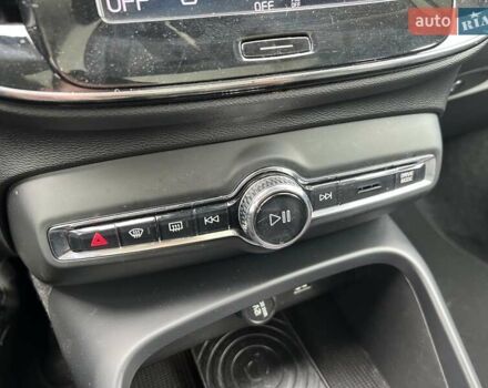 Черный Вольво XC40, объемом двигателя 1.97 л и пробегом 213 тыс. км за 21999 $, фото 37 на Automoto.ua