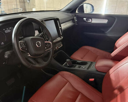 Черный Вольво XC40, объемом двигателя 2 л и пробегом 111 тыс. км за 22300 $, фото 2 на Automoto.ua