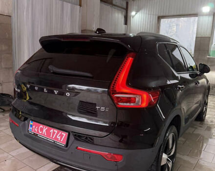 Черный Вольво XC40, объемом двигателя 2 л и пробегом 111 тыс. км за 22300 $, фото 1 на Automoto.ua