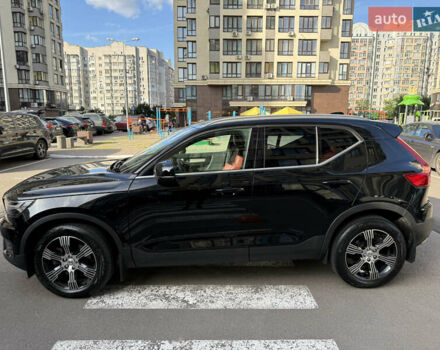 Черный Вольво XC40, объемом двигателя 1.97 л и пробегом 82 тыс. км за 29500 $, фото 2 на Automoto.ua