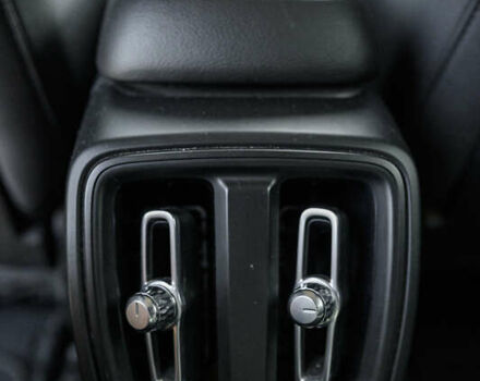 Черный Вольво XC40, объемом двигателя 1.97 л и пробегом 235 тыс. км за 24390 $, фото 26 на Automoto.ua