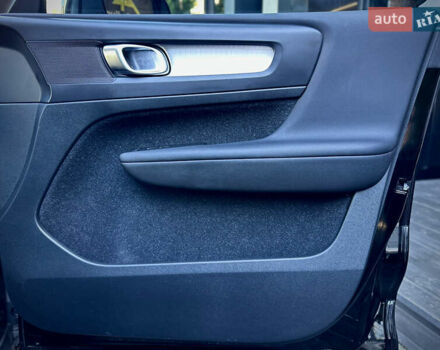 Черный Вольво XC40, объемом двигателя 1.97 л и пробегом 143 тыс. км за 20500 $, фото 21 на Automoto.ua