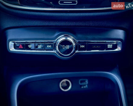 Черный Вольво XC40, объемом двигателя 1.97 л и пробегом 143 тыс. км за 20500 $, фото 37 на Automoto.ua