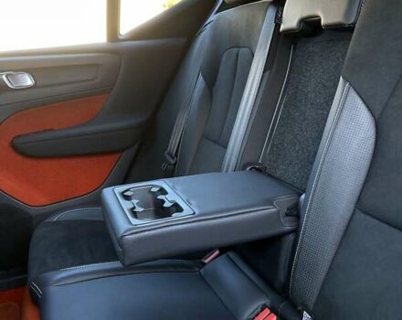 Черный Вольво XC40, объемом двигателя 0 л и пробегом 77 тыс. км за 28800 $, фото 49 на Automoto.ua