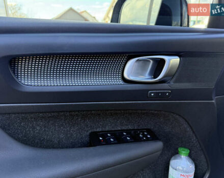 Черный Вольво XC40, объемом двигателя 0 л и пробегом 140 тыс. км за 24300 $, фото 45 на Automoto.ua