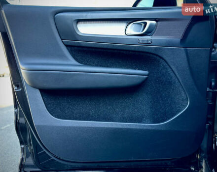 Черный Вольво XC40, объемом двигателя 1.97 л и пробегом 143 тыс. км за 19000 $, фото 15 на Automoto.ua