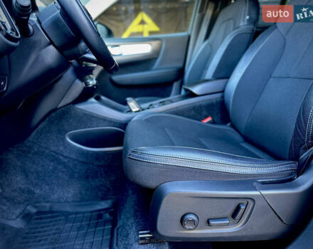 Черный Вольво XC40, объемом двигателя 1.97 л и пробегом 143 тыс. км за 19000 $, фото 16 на Automoto.ua