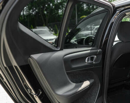 Черный Вольво XC40, объемом двигателя 1.97 л и пробегом 235 тыс. км за 24390 $, фото 35 на Automoto.ua