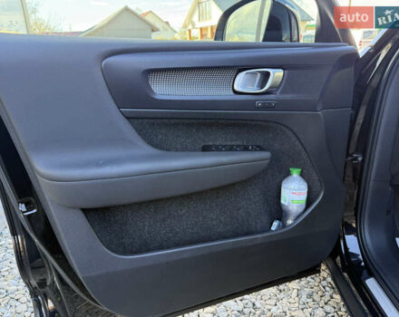 Черный Вольво XC40, объемом двигателя 0 л и пробегом 140 тыс. км за 24300 $, фото 44 на Automoto.ua