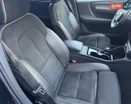 Черный Вольво XC40, объемом двигателя 0 л и пробегом 73 тыс. км за 26500 $, фото 83 на Automoto.ua