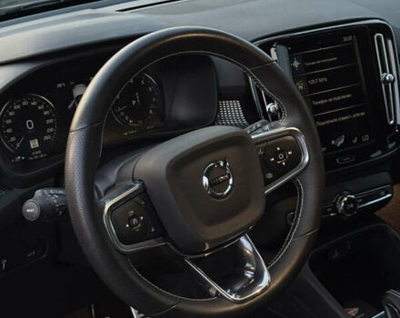 Чорний Вольво XC40, об'ємом двигуна 1.97 л та пробігом 41 тис. км за 29300 $, фото 4 на Automoto.ua
