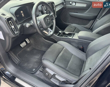 Черный Вольво XC40, объемом двигателя 0 л и пробегом 162 тыс. км за 25300 $, фото 5 на Automoto.ua