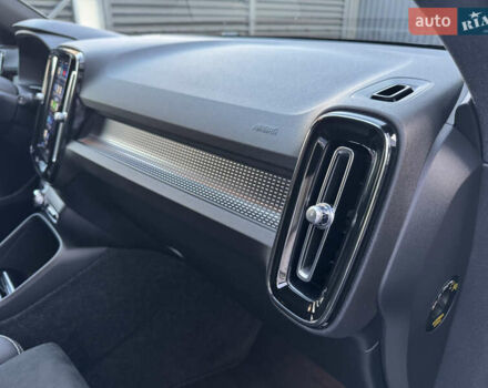 Черный Вольво XC40, объемом двигателя 0 л и пробегом 73 тыс. км за 26500 $, фото 81 на Automoto.ua