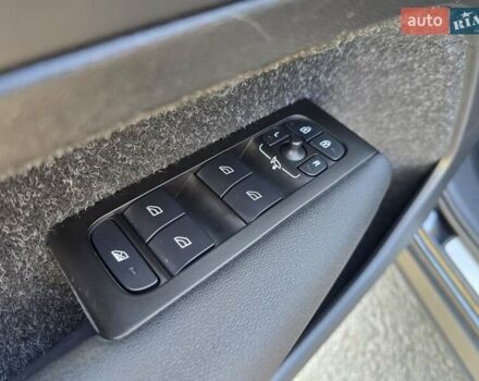 Чорний Вольво XC40, об'ємом двигуна 0 л та пробігом 110 тис. км за 26999 $, фото 37 на Automoto.ua