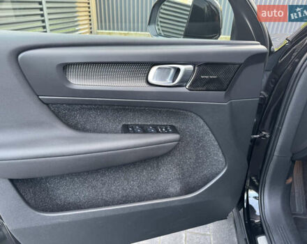 Черный Вольво XC40, объемом двигателя 0 л и пробегом 73 тыс. км за 26500 $, фото 33 на Automoto.ua