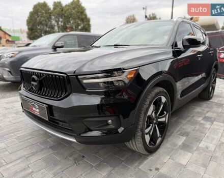 Черный Вольво XC40, объемом двигателя 1.97 л и пробегом 44 тыс. км за 25900 $, фото 3 на Automoto.ua