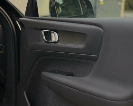 Черный Вольво XC40, объемом двигателя 0 л и пробегом 16 тыс. км за 28700 $, фото 12 на Automoto.ua