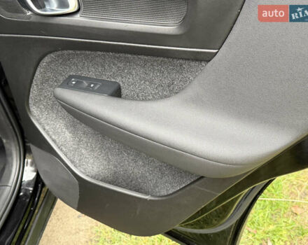 Черный Вольво XC40, объемом двигателя 0 л и пробегом 28 тыс. км за 27500 $, фото 29 на Automoto.ua