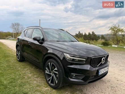 Чорний Вольво XC40, об'ємом двигуна 2 л та пробігом 186 тис. км за 28400 $, фото 1 на Automoto.ua