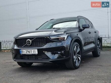 Черный Вольво XC40, объемом двигателя 1.97 л и пробегом 5 тыс. км за 33900 $, фото 1 на Automoto.ua