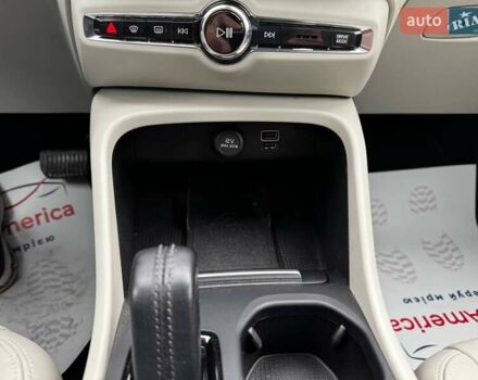 Красный Вольво XC40, объемом двигателя 2 л и пробегом 158 тыс. км за 20600 $, фото 19 на Automoto.ua