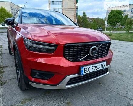 Вольво XC40 2020 в Славуте на Automoto.ua Красный Вольво XC40, объемом двигателя 1.97 л и пробегом 24 тыс. км за 38600 $, фото 4 на Automoto.ua
