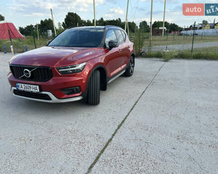 Красный Вольво XC40, объемом двигателя 1.97 л и пробегом 51 тыс. км за 42700 $, фото 1 на Automoto.ua