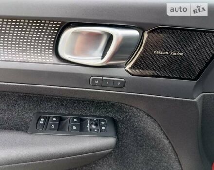 Вольво XC40 2020 в Славуте на Automoto.ua Красный Вольво XC40, объемом двигателя 1.97 л и пробегом 24 тыс. км за 38600 $, фото 25 на Automoto.ua