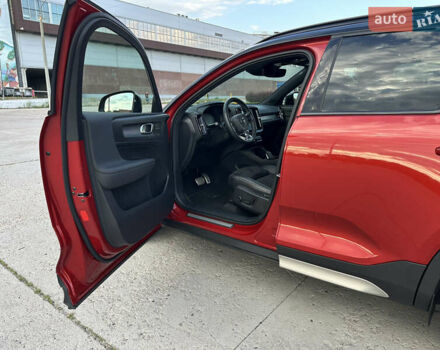 Красный Вольво XC40, объемом двигателя 1.97 л и пробегом 51 тыс. км за 42700 $, фото 12 на Automoto.ua