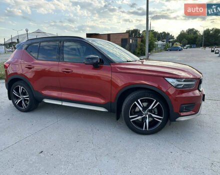 Красный Вольво XC40, объемом двигателя 1.97 л и пробегом 51 тыс. км за 42700 $, фото 4 на Automoto.ua