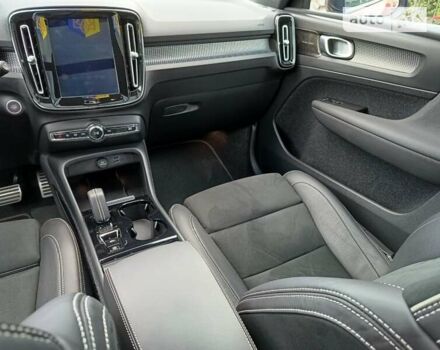 Красный Вольво XC40, объемом двигателя 1.97 л и пробегом 24 тыс. км за 38600 $, фото 29 на Automoto.ua