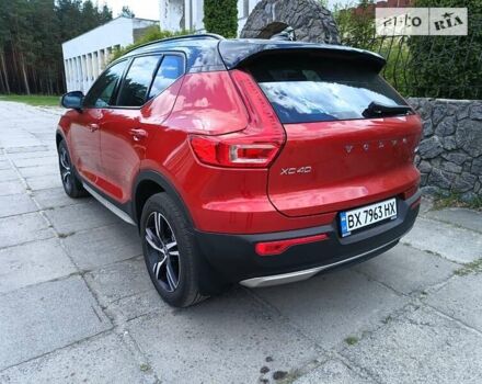 Вольво XC40 2020 в Славуте на Automoto.ua Красный Вольво XC40, объемом двигателя 1.97 л и пробегом 24 тыс. км за 38600 $, фото 3 на Automoto.ua