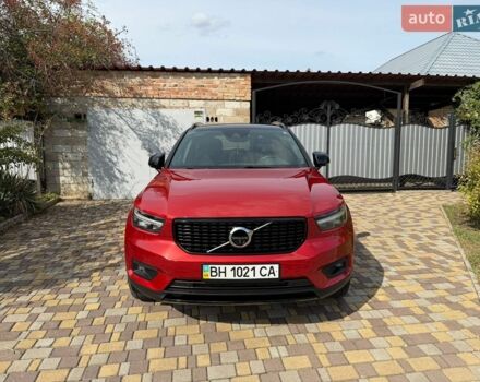 Красный Вольво XC40, объемом двигателя 2 л и пробегом 150 тыс. км за 22000 $, фото 1 на Automoto.ua