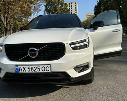 Вольво XC40, объемом двигателя 1.97 л и пробегом 4 тыс. км за 30350 $, фото 1 на Automoto.ua